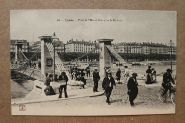 Ansichtskarte AK Lyon 1905-1915 Pont de Hotel Dieu Brücke Personen Fahrrad Verkäufer Zeitung Ortsansicht Frankreich France 69M Metropole de Lyon